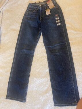 NWT Levi’s 501 Curve Stretch – Size 26x30 | Classic Straight-Leg Jeans